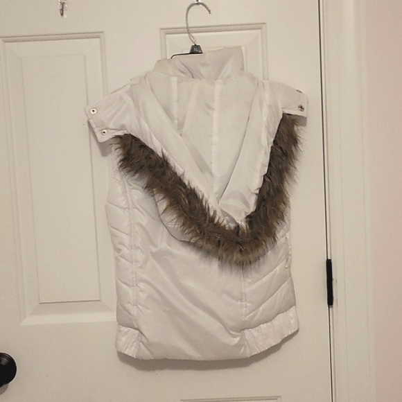 White Puffer Jacket Size M - Picture 2 of 2